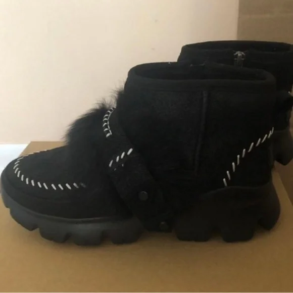 UGG fluff chunky sole black boot. Suede zipper bootie. Size: 5